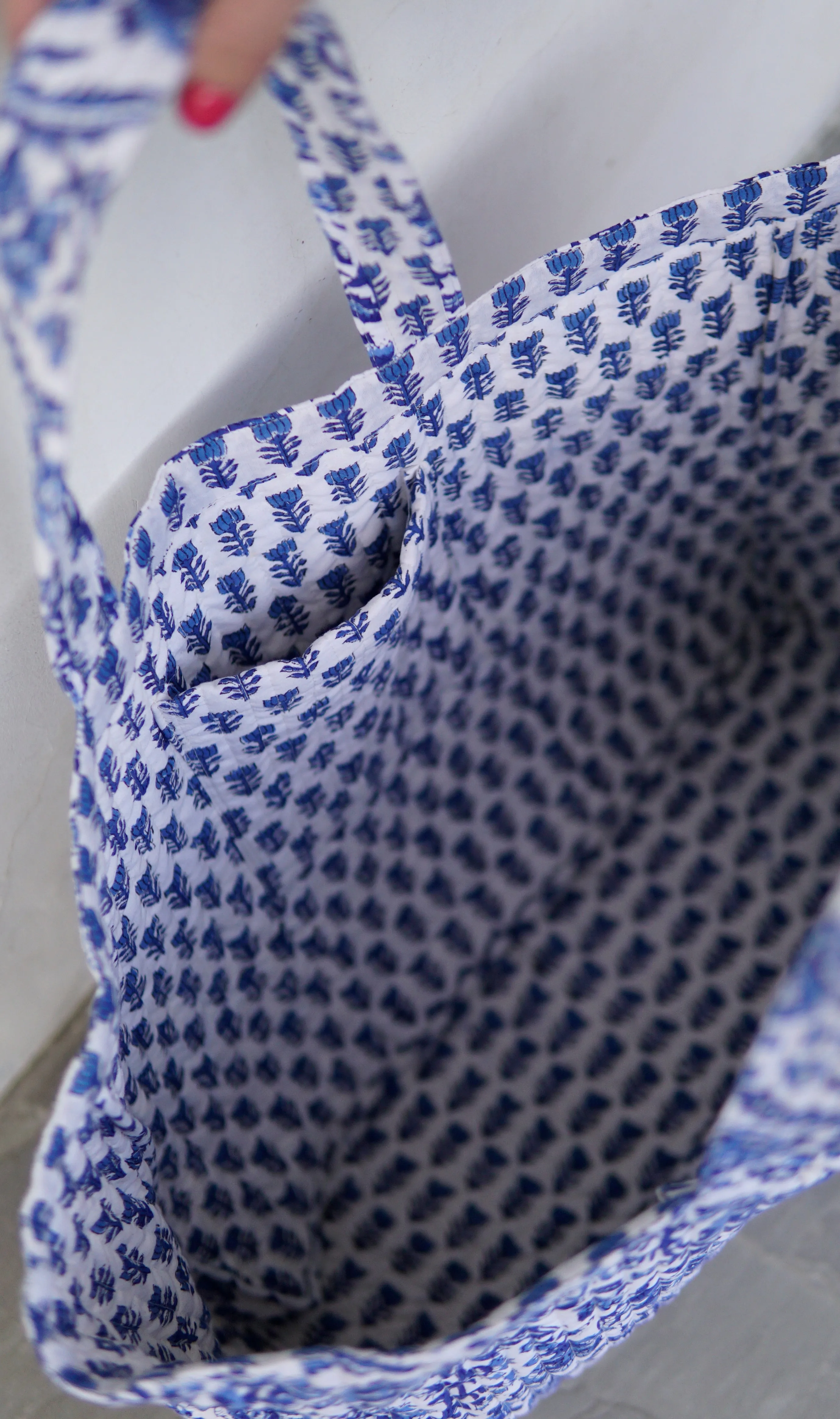 Bag, XL blue and white block print gym bag, tote, large beach bag