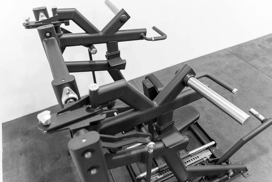 FREEDOM ARMADA PLATE-LOADED SHOULDER PRESS
