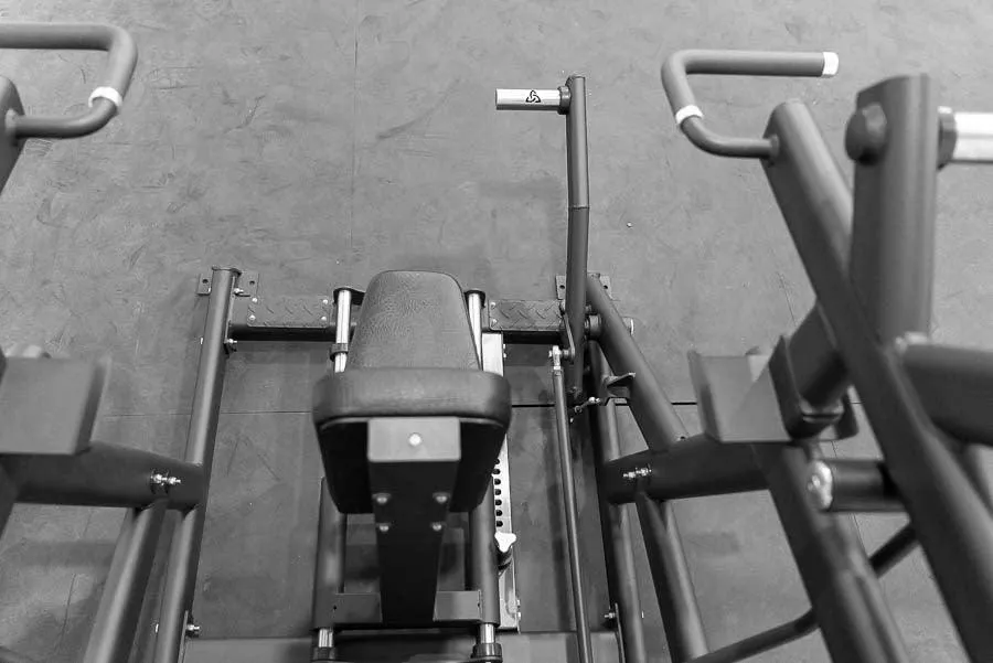 FREEDOM ARMADA PLATE-LOADED SHOULDER PRESS