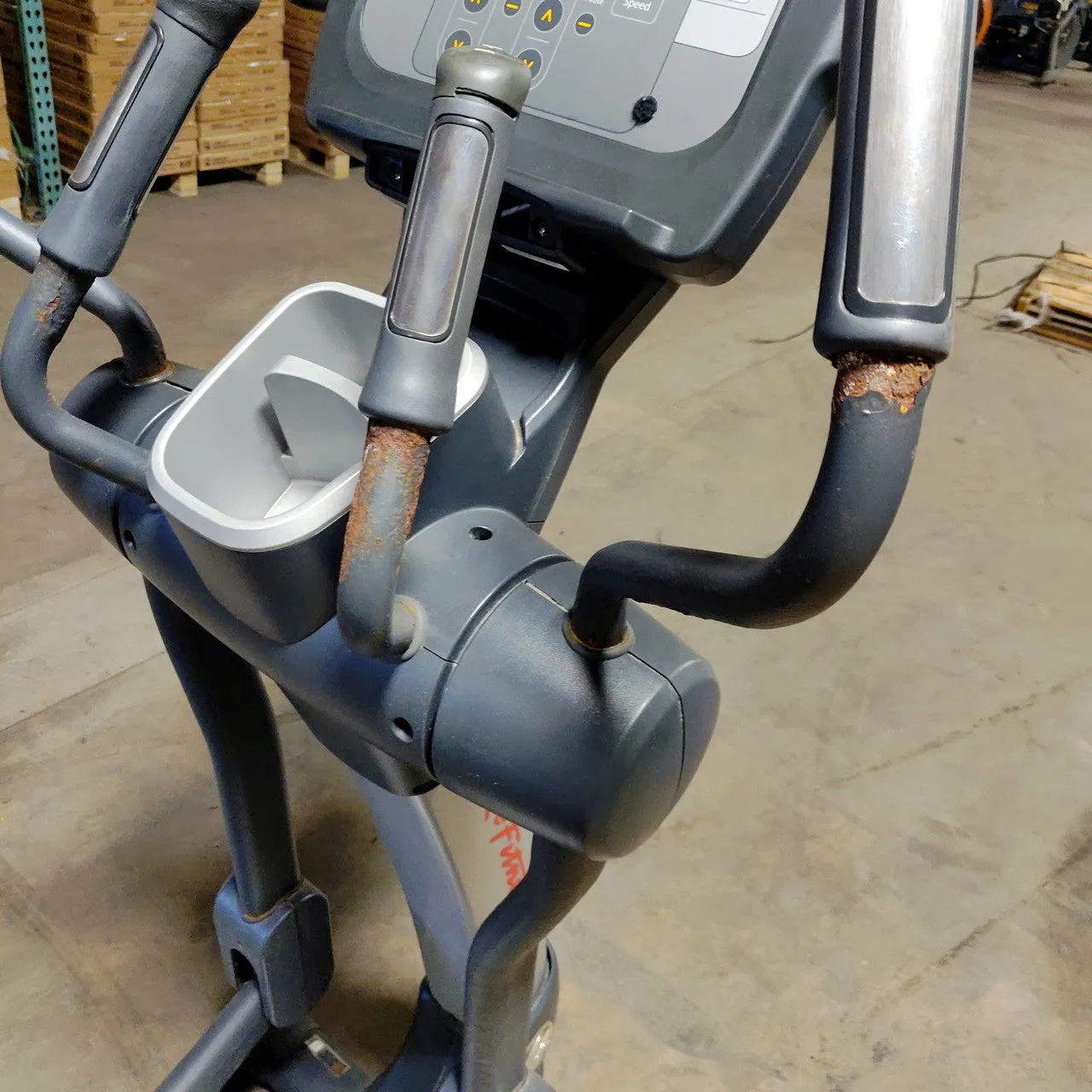 Life Fitness 95X Elliptical (SKUP1883S)