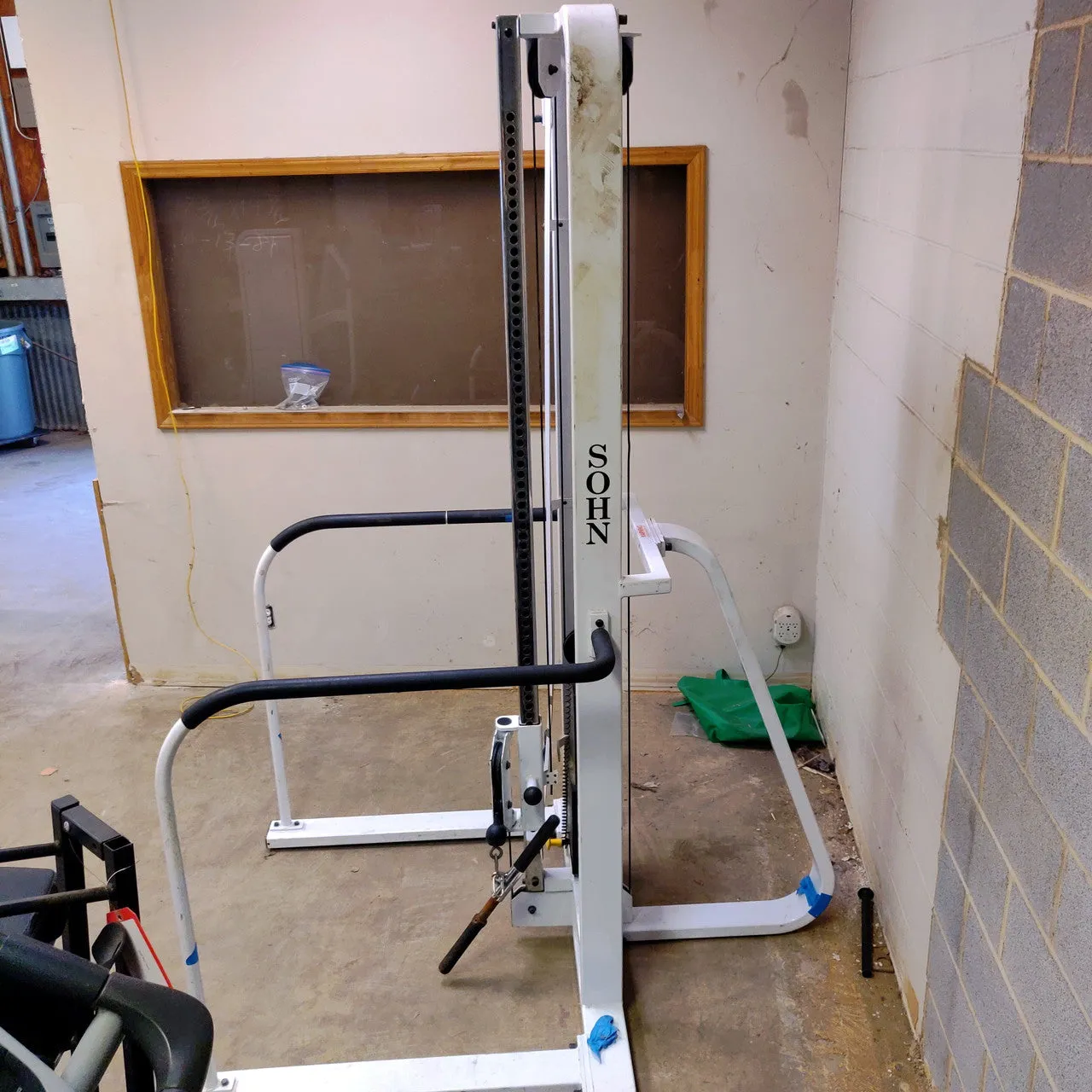Sohn Lat Pulldown Single Cable Tower